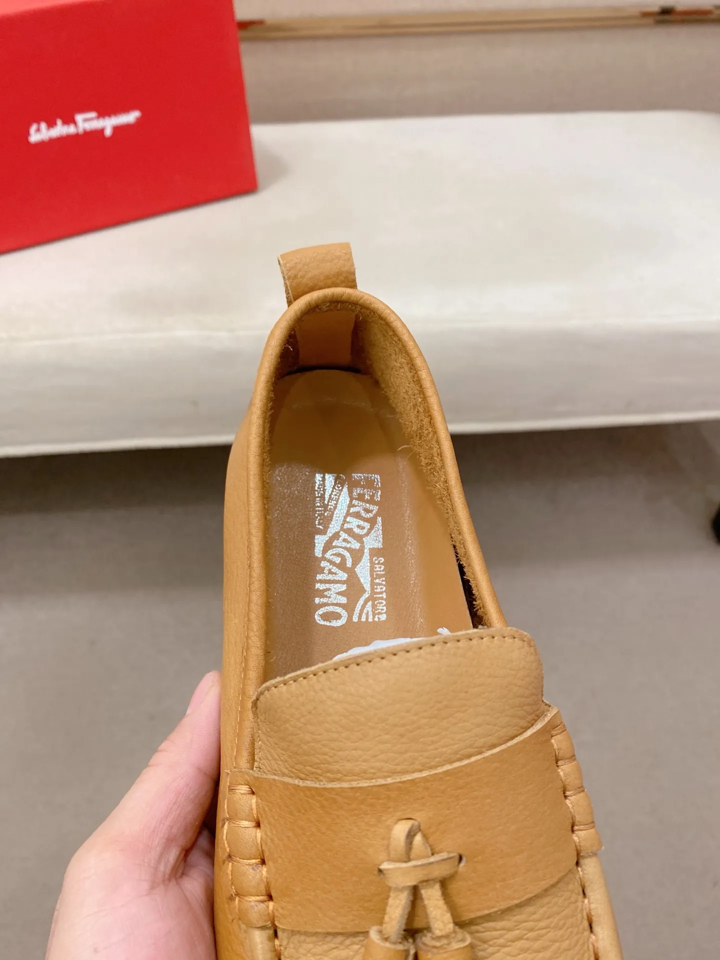 Factory price 500💰 Original Ferragamo men's shoes! The world's top brands...Luxury quality...//Fashion and high-end footwear 👍💪🏻...give you a low-key luxury comfort experience👍. The upper is made of pure Italian imported original cowhide and sweat-absorbent sheepskin lining. It is comfortable and breathable, high-end and classy... luxurious and noble!! .. OEM factory shipment [Hug] stall.. Original board. Welcome to taste..38--44.
